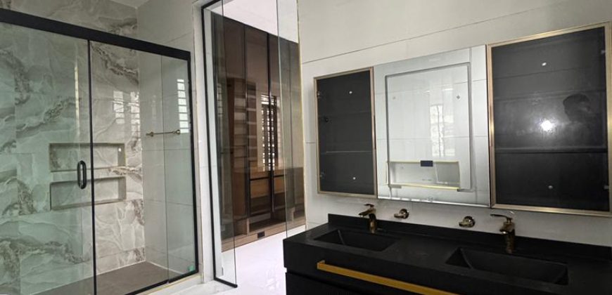 Stunning 5 Bedroom Detached Duplex with swimming pool