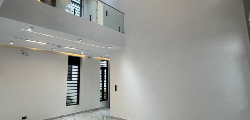Stunning 5 Bedroom Detached Duplex with swimming pool