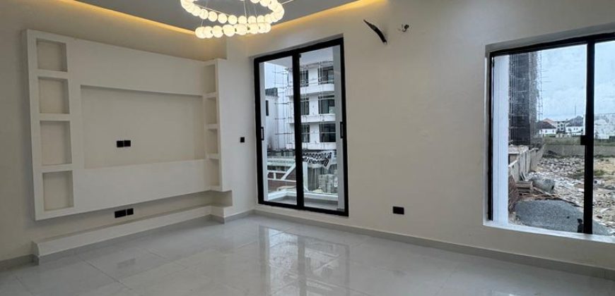 Stunning 5 Bedroom Detached Duplex with swimming pool