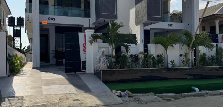 5-Bedroom Luxury Duplex with Pool & Gym
