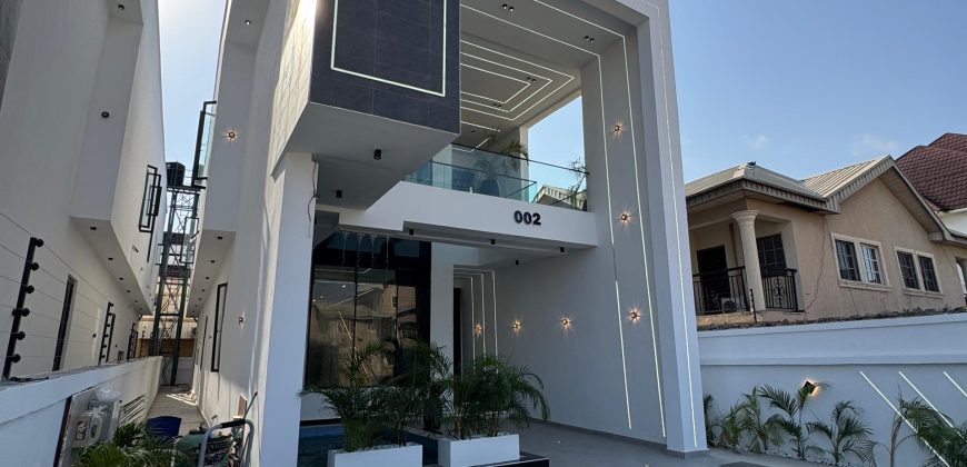 5-Bedroom Luxury Duplex with Pool & Gym