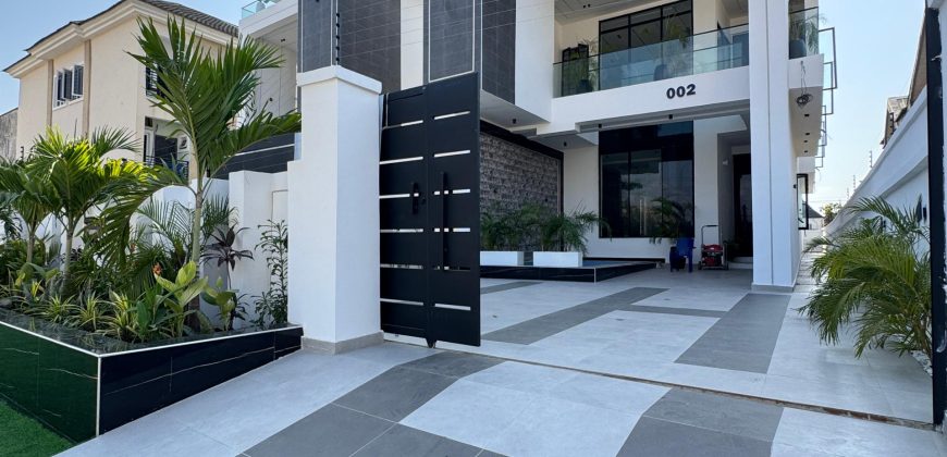 5-Bedroom Luxury Duplex with Pool & Gym