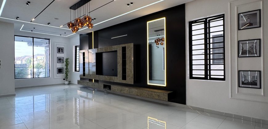 5-Bedroom Luxury Duplex with Pool & Gym