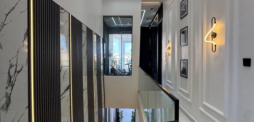 5-Bedroom Luxury Duplex with Pool & Gym