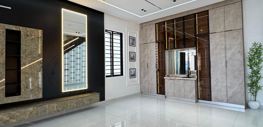 5-Bedroom Luxury Duplex with Pool & Gym