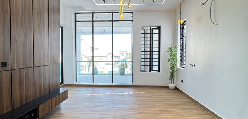 5-Bedroom Luxury Duplex with Pool & Gym