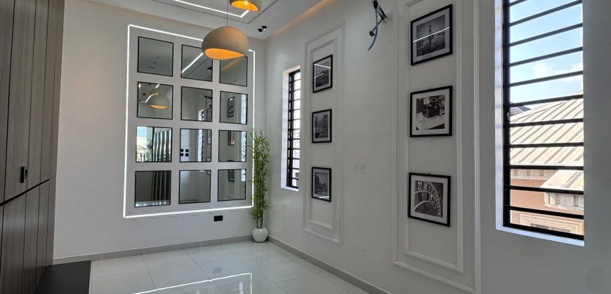 5-Bedroom Luxury Duplex with Pool & Gym