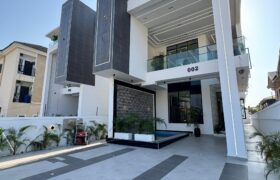 5-Bedroom Luxury Duplex with Pool & Gym