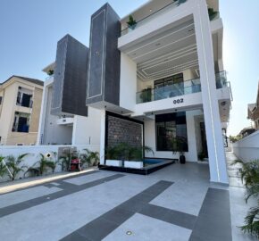 5-Bedroom Luxury Duplex with Pool & Gym