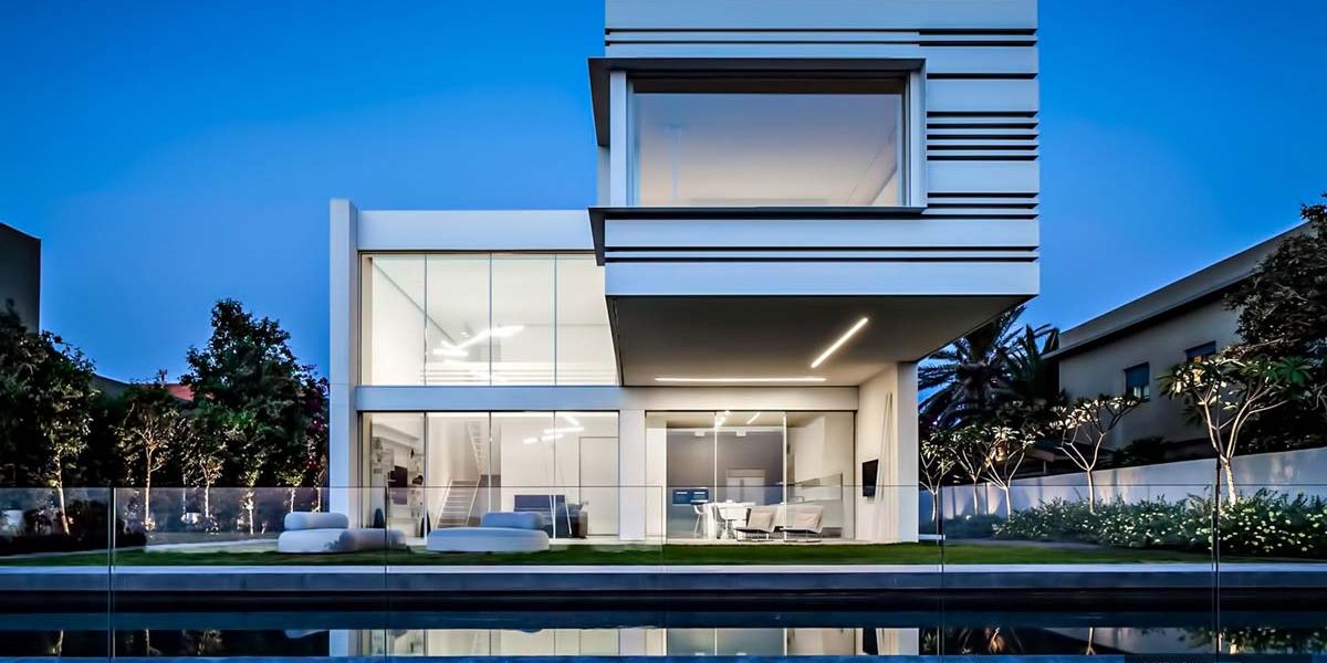 House in 10437 Almayo Avenue