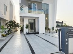 Modern 5 Bedroom Luxury Home With Water Views  For Sale