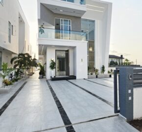 Modern 5 Bedroom Luxury Home With Water Views  For Sale