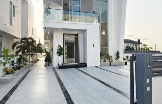 Modern 5 Bedroom Luxury Home With Water Views  For Sale