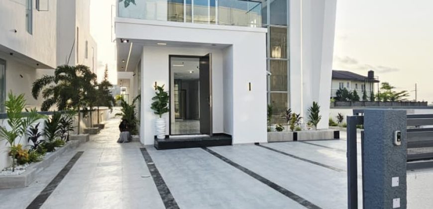 Modern 5 Bedroom Luxury Home With Water Views  For Sale