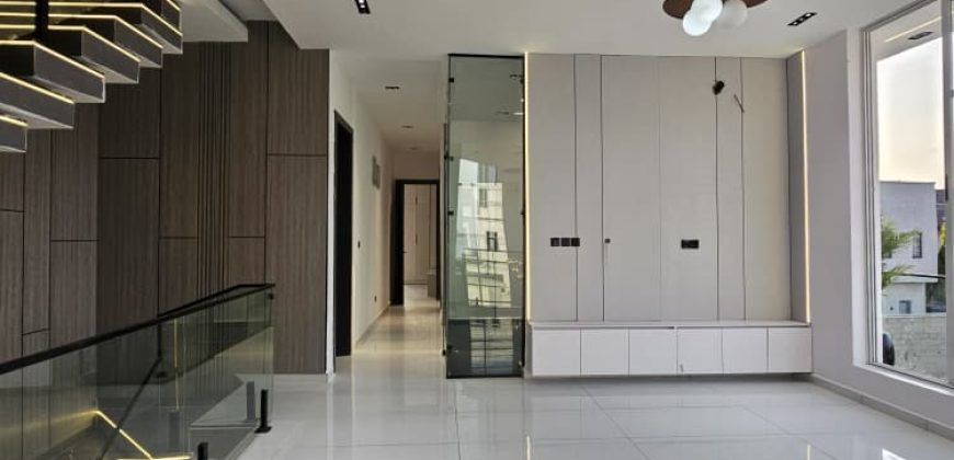 Modern 5 Bedroom Luxury Home With Water Views  For Sale