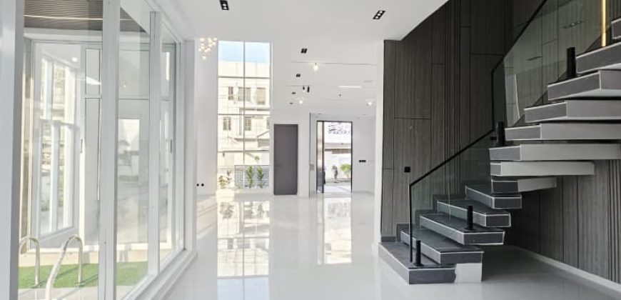 Modern 5 Bedroom Luxury Home With Water Views  For Sale