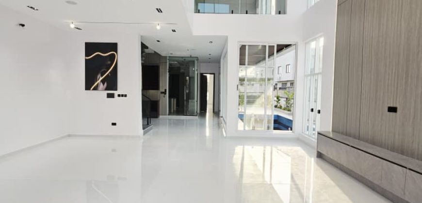 Modern 5 Bedroom Luxury Home With Water Views  For Sale