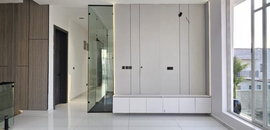 Modern 5 Bedroom Luxury Home With Water Views  For Sale