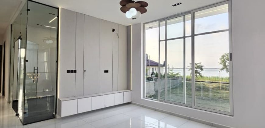 Modern 5 Bedroom Luxury Home With Water Views  For Sale