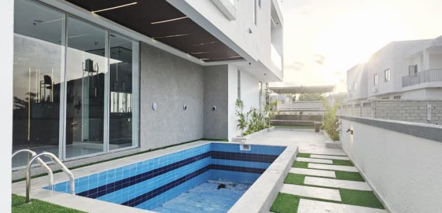 Modern 5 Bedroom Luxury Home With Water Views  For Sale