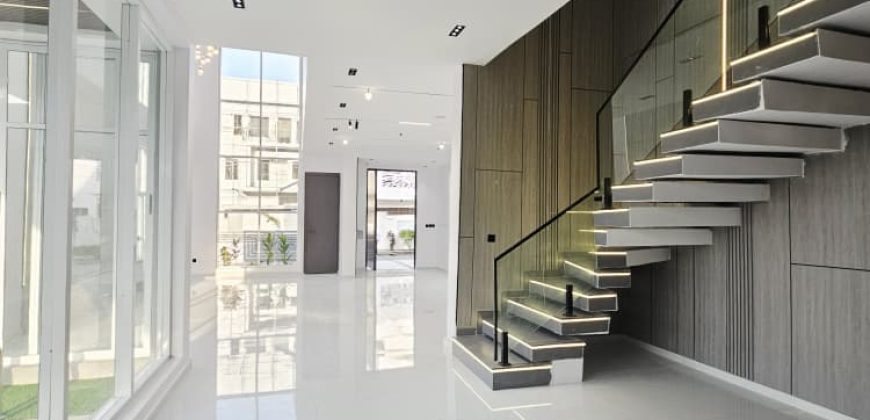 Modern 5 Bedroom Luxury Home With Water Views  For Sale