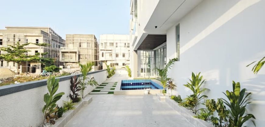 Modern 5 Bedroom Luxury Home With Water Views  For Sale